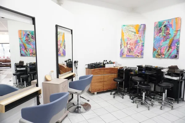 Salon and products at Friseur Shingo